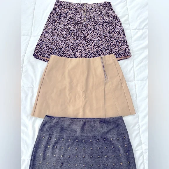 Mini skirts - Picture 1 of 1